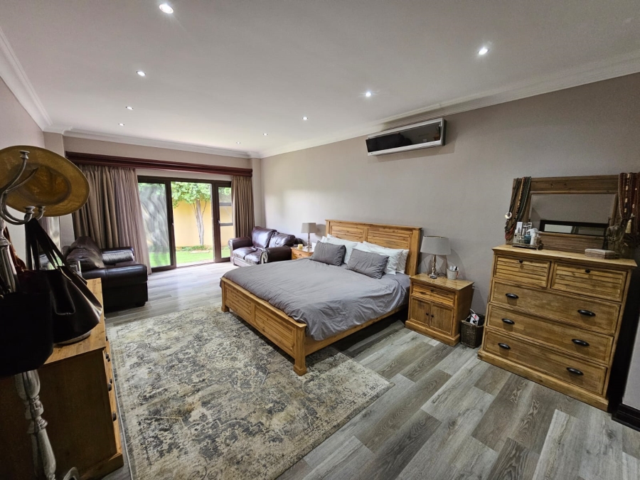 5 Bedroom Property for Sale in Jim Fouchepark Free State